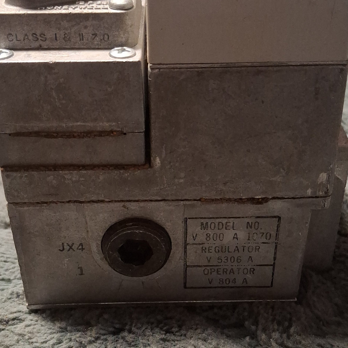Honeywell Gas Valve V800A1070 w/ V5306A Regulator & V804A Operator 24V